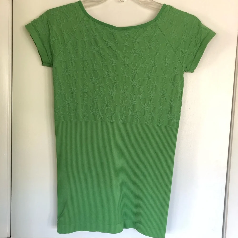 NWOT beautiful green 🌱 💚 Blu Chic Top - Picture 4 of 4